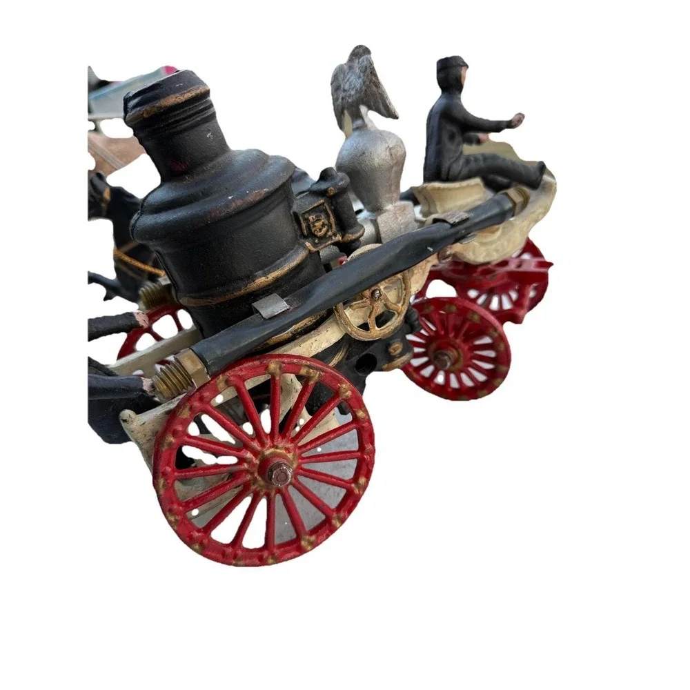 Cast Iron Three-Horse Fire Pumper   2 Fire Fighters With Hose Toy